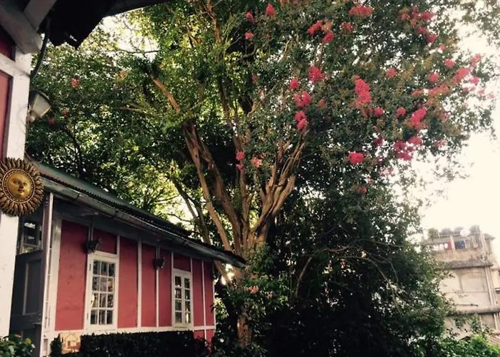 Aura Cottage